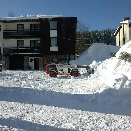 V Soukromi Kouba ホームステイ *